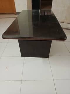 central table without side tables