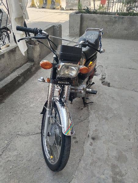 I am selling my Honda 125, it is in excellent condition 4