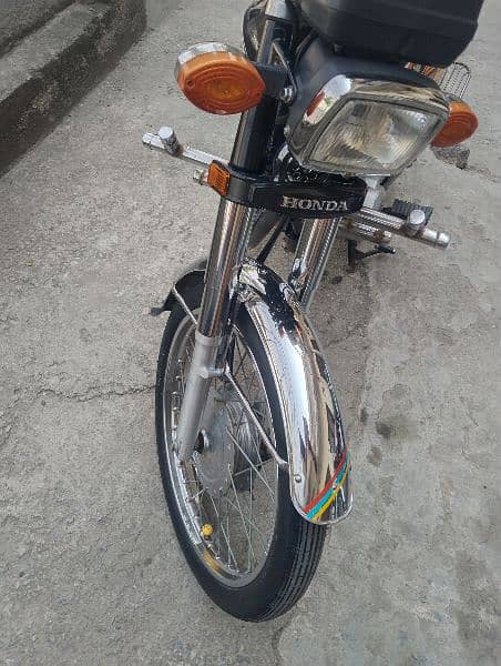 I am selling my Honda 125, it is in excellent condition 5