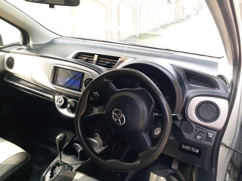 Toyota Vitz 2012 3