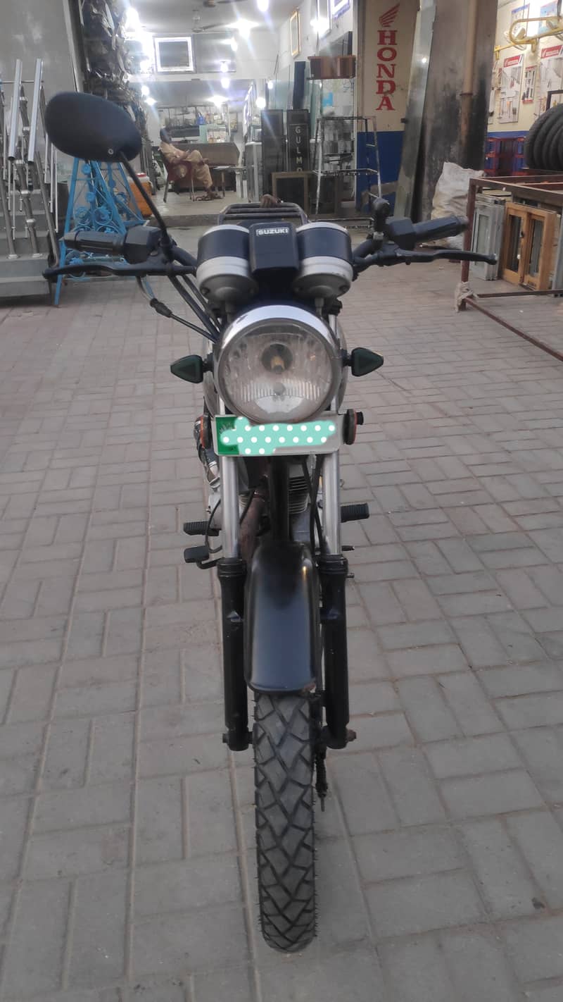 Suzuki GS 150 2014 1