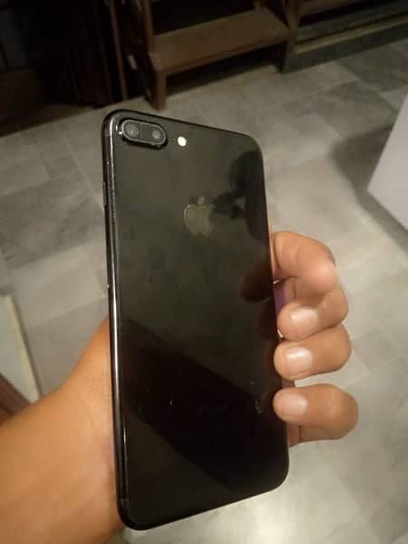 I phone 7 plus 32 gb pta proof hai  tuch id ok  battery 100 5