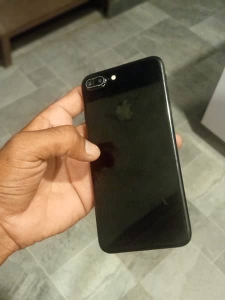 I phone 7 plus 32 gb pta proof hai  tuch id ok  battery 100 7