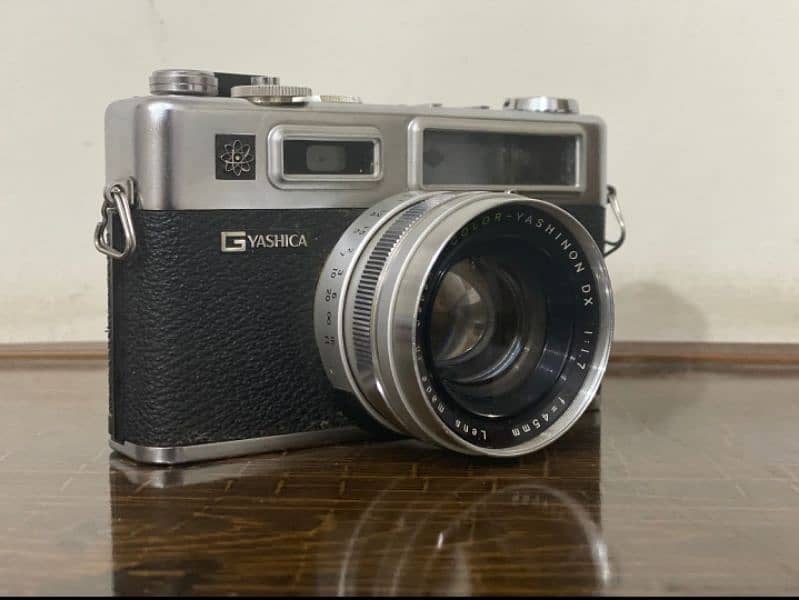 yashica model electro35GSN it is a very old and antique camera 1