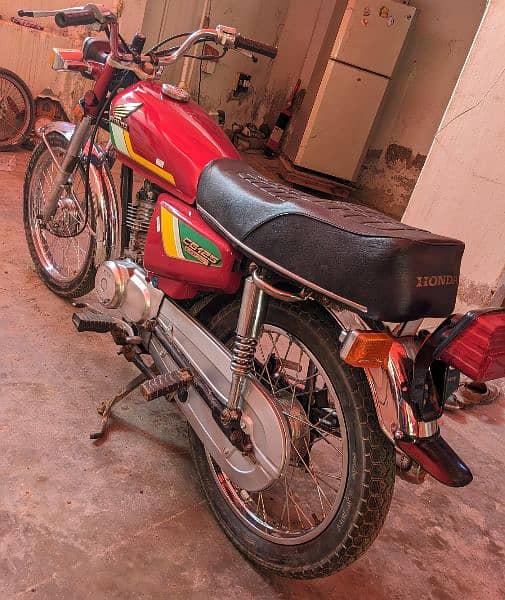 Honda CG 1997 model outclassed condition 8