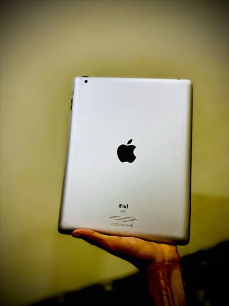 Apple ipad 2nd gen for sale condition is 10 by 8 and no bypass 0