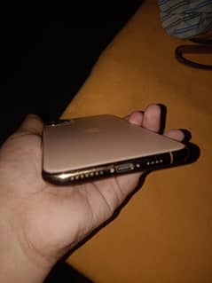 I phone 11pro max 64gb all oky 0