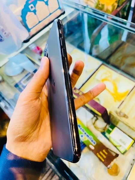 iphone 11 pro max jv urgent for sale 4