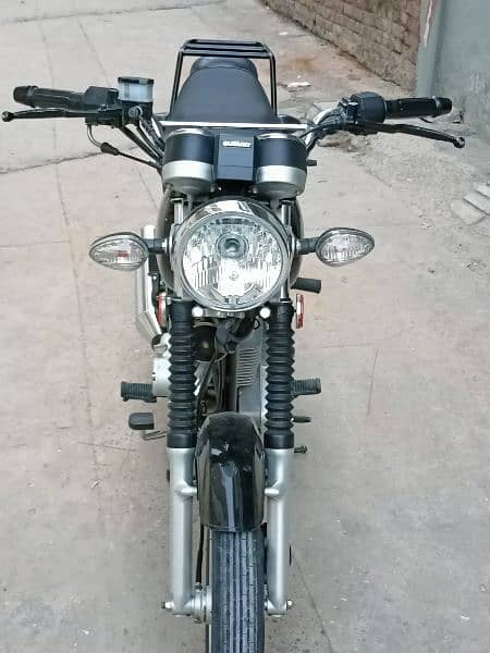 Suzuki gs 150 special edition 8