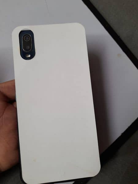 VIVO Y11 pure condition with box 1