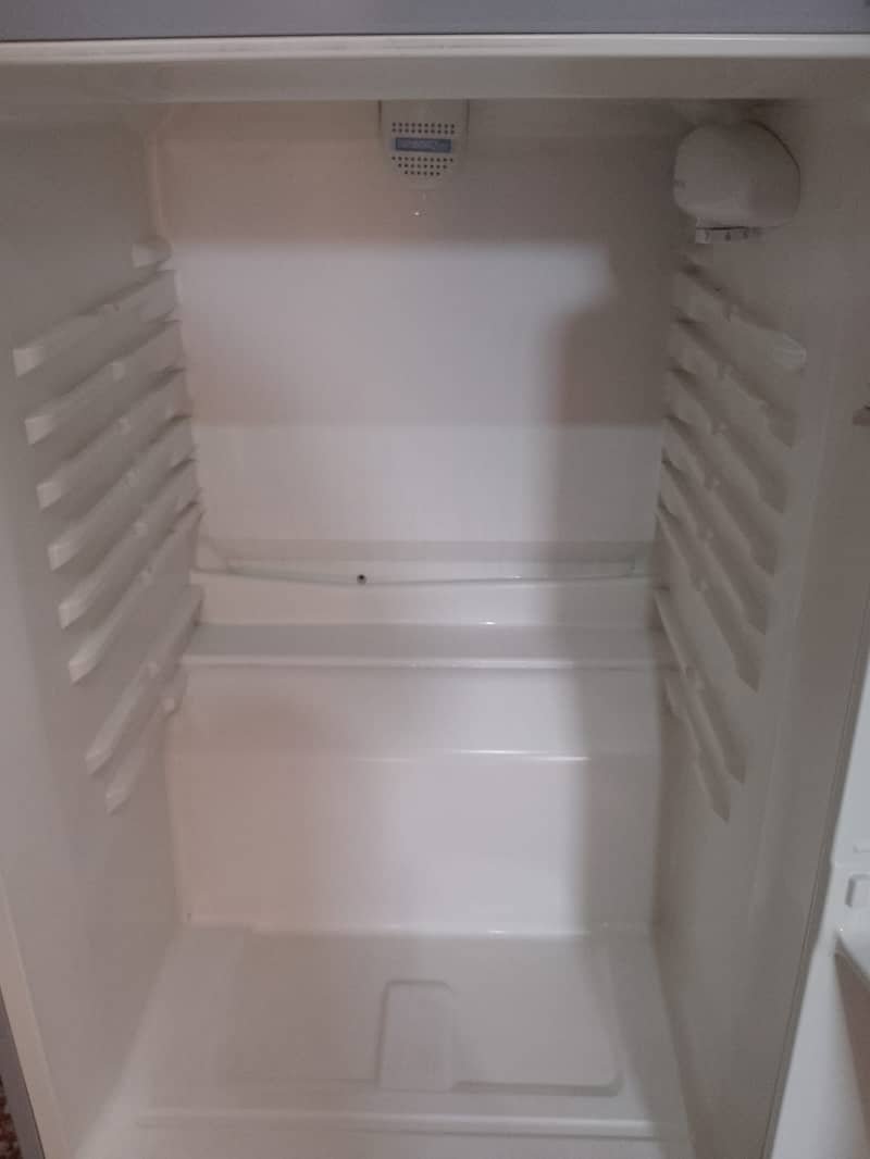 Haier Fridge-HRF 342M 4