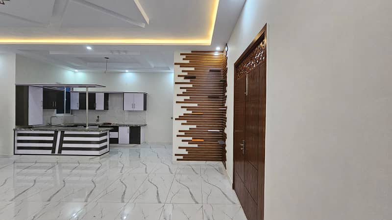 Gulshan iqbal 13/D1 house for sale brand new 400yard 9