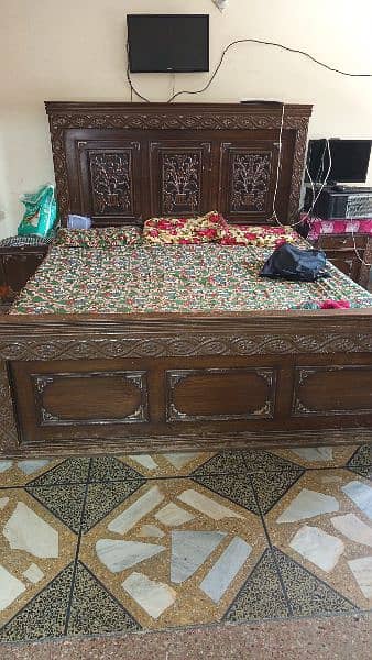 beautiful bed in very reasonable price 0