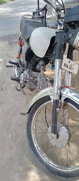 Hero bike ha urgent sale Karna ha only call 0334 8977842 1