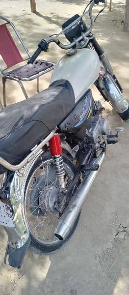 Hero bike ha urgent sale Karna ha only call 0334 8977842 4