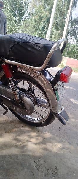 Hero bike ha urgent sale Karna ha only call 0334 8977842 5