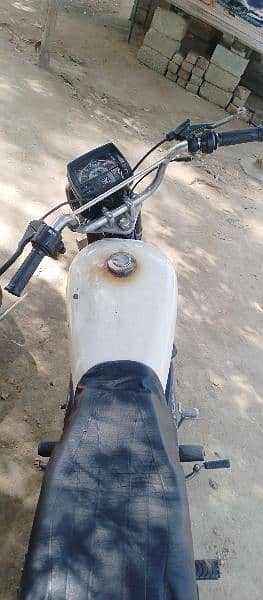 Hero bike ha urgent sale Karna ha only call 0334 8977842 7