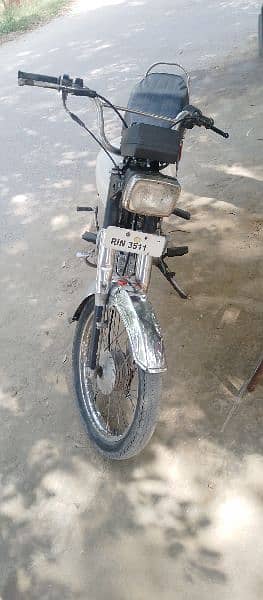 Hero bike ha urgent sale Karna ha only call 0334 8977842 11