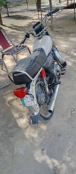 Hero bike ha urgent sale Karna ha only call 0334 8977842 12