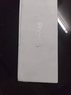 iphone 5 with box and accessories 0