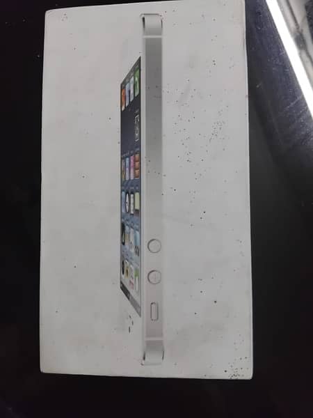 iphone 5 with box and accessories 3