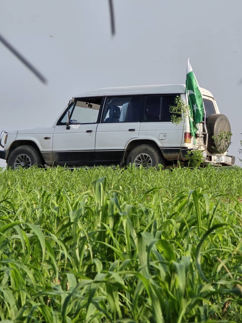 Mitsubishi Pajero 1988 imprted in 1999 4