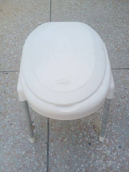 Commode 0