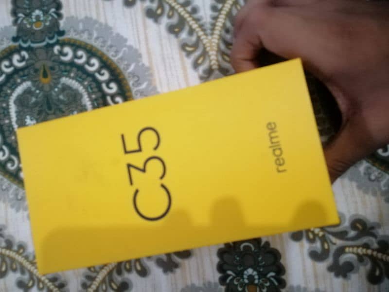 realme C35 9