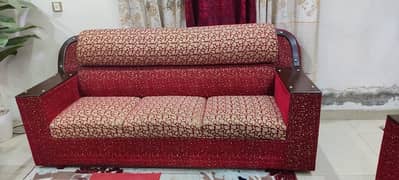 Selling this sofa set in best condition