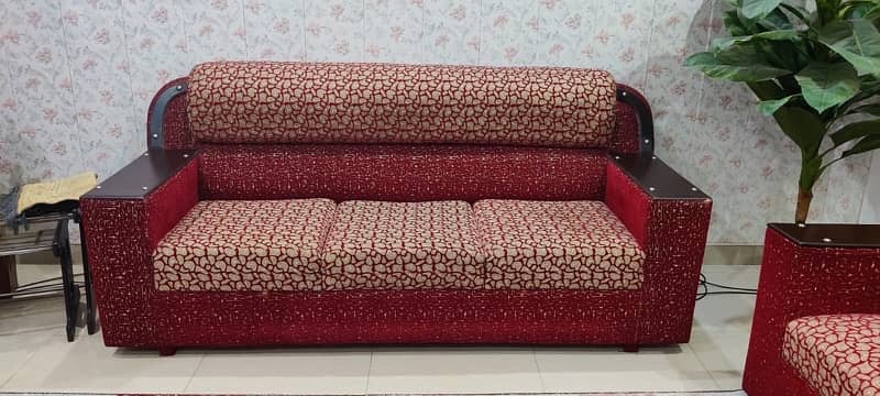 Selling this sofa set in best condition 1