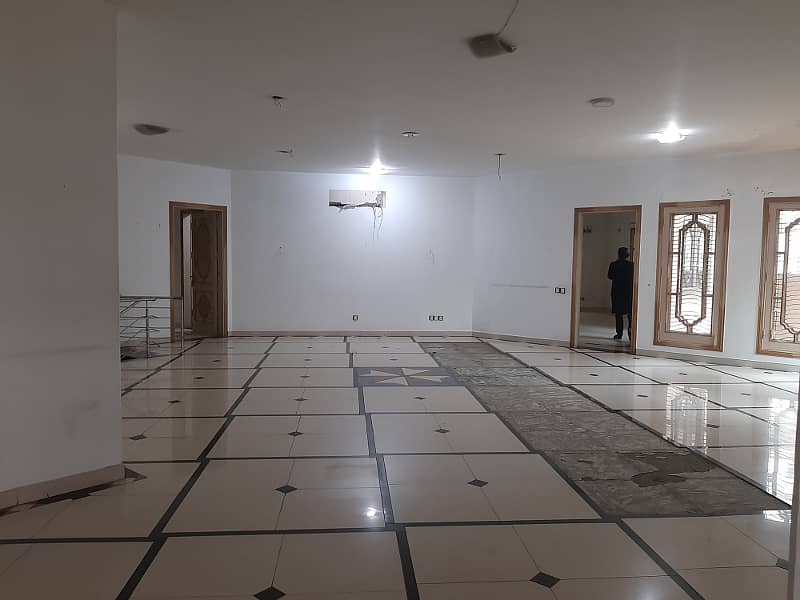 F/11 main dubel road 1000gaz seprat gate 5bed ground+baiement available for rent real piks 0