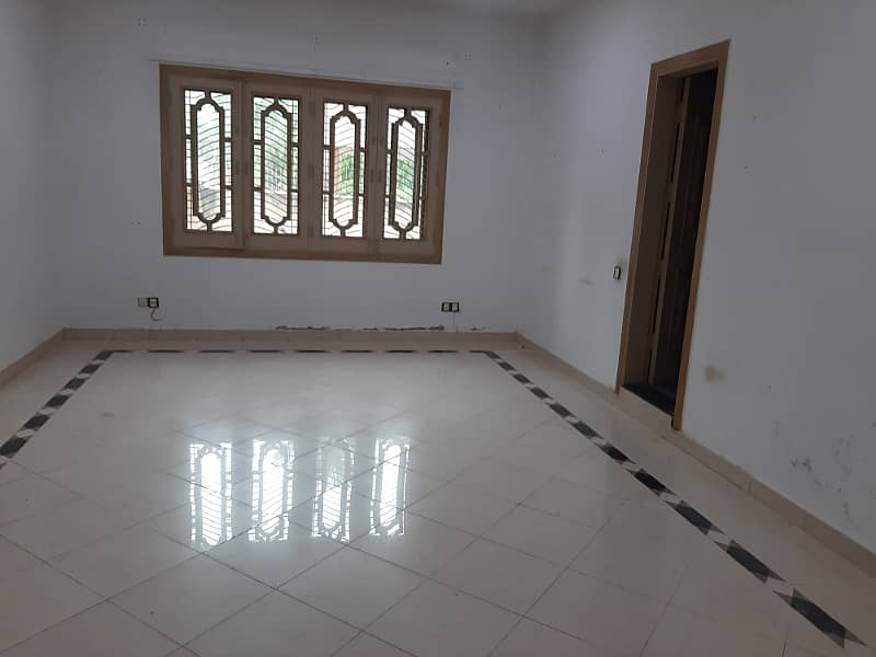 F/11 main dubel road 1000gaz seprat gate 5bed ground+baiement available for rent real piks 7