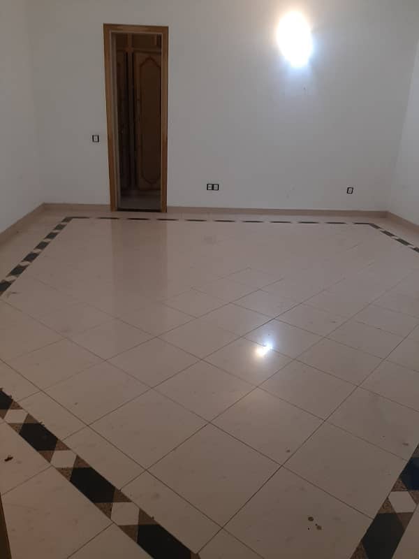 F/11 main dubel road 1000gaz seprat gate 5bed ground+baiement available for rent real piks 17