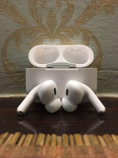 AirPods Pro (12 month warranty) 1