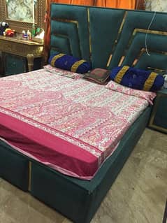 velvet posish bed with sidetable without mattress