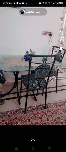 Dining table for sale with (2 chairs) 1