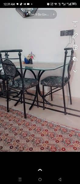 Dining table for sale with (2 chairs) 2