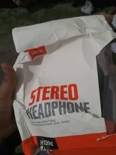 stereo headphones 0