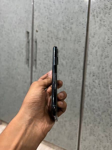 Iphone 11 pro PTA 4