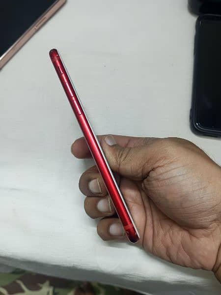 iPhone 7 128GB Red PTA Approved 4