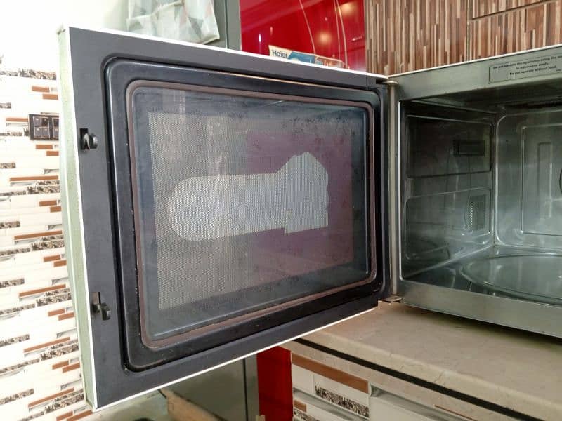 Microwave for sale in mint condition 2