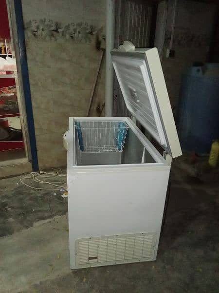 freezer for urgent sale 1