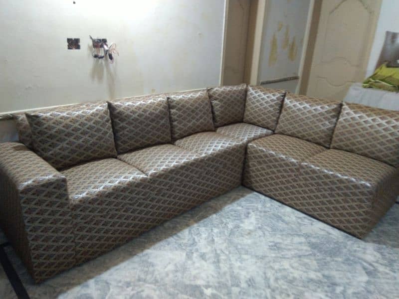 L shaped sofa 6 seater new condition 0