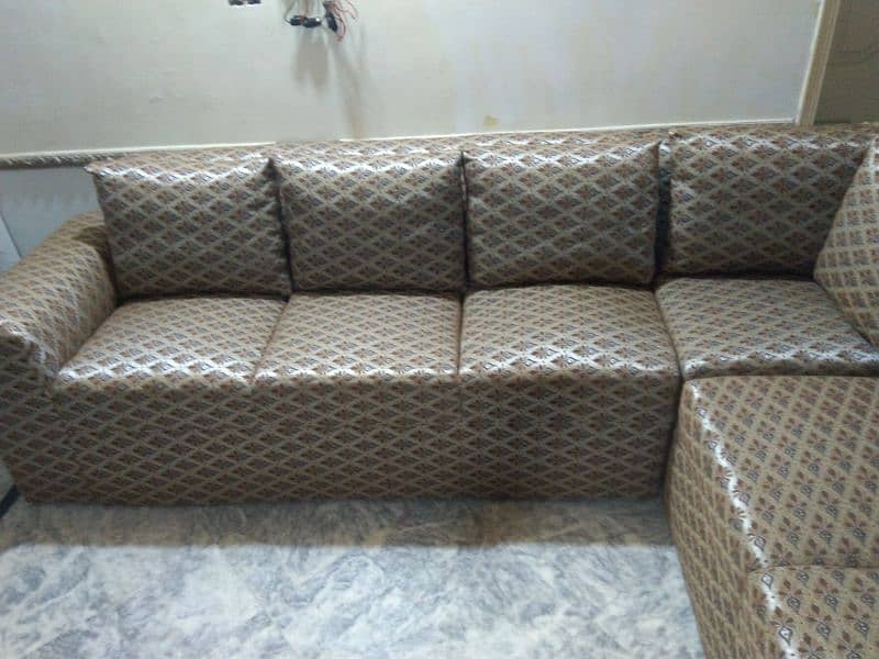 L shaped sofa 6 seater new condition 1