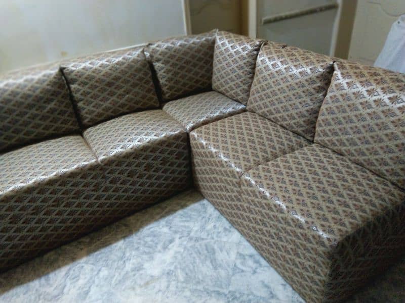 L shaped sofa 6 seater new condition 2