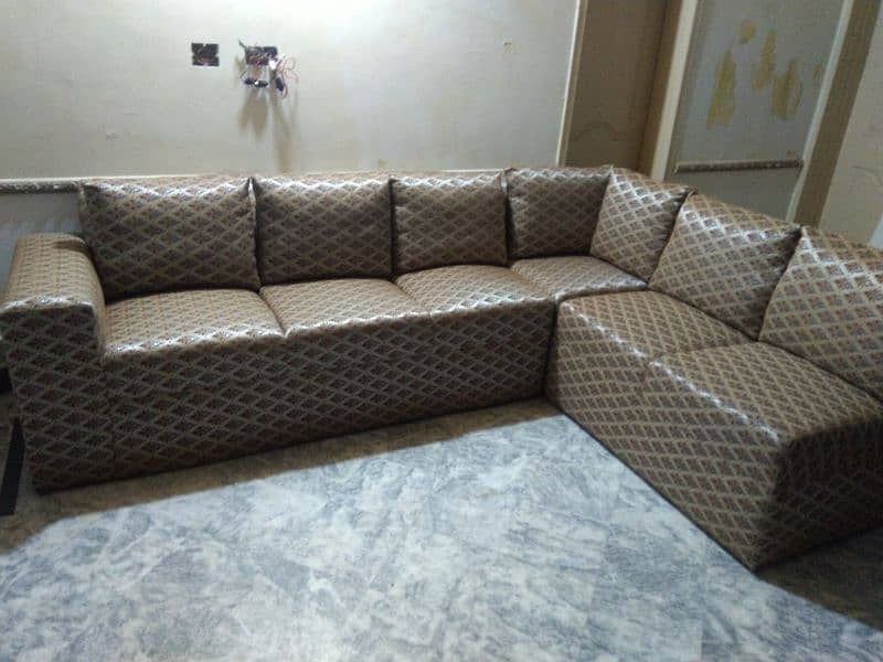 L shaped sofa 6 seater new condition 4