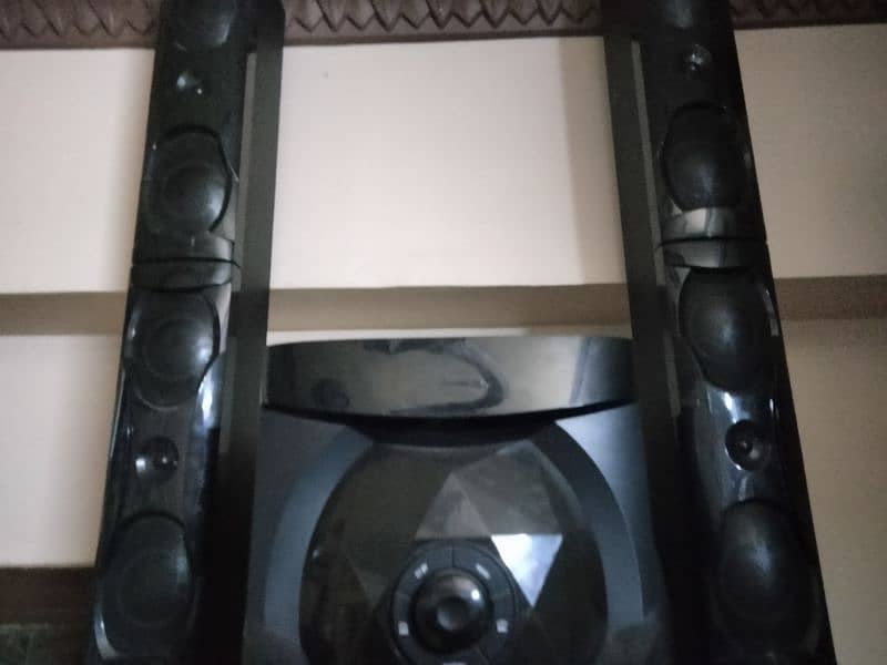 Xtreme Eiffel 9 tower speaker 1