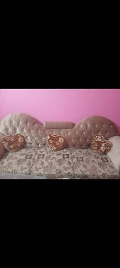 i want to sale 7 seater sofa set with table