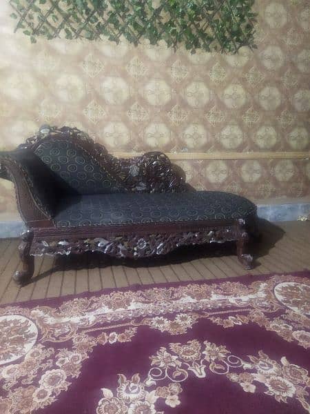 chair and dewan 0