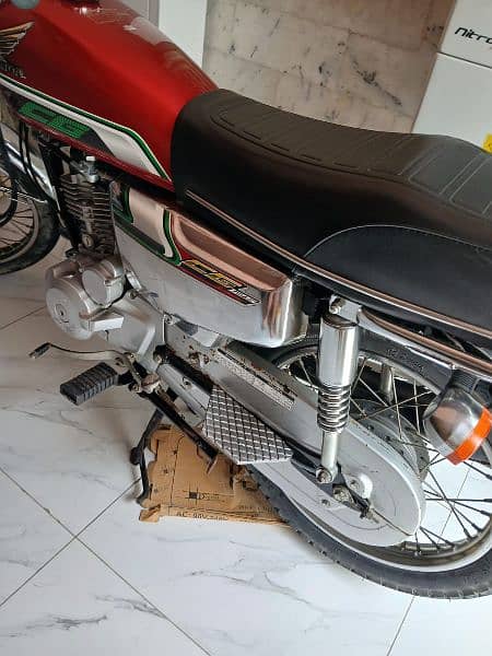 Honda 125 spacial edition 4